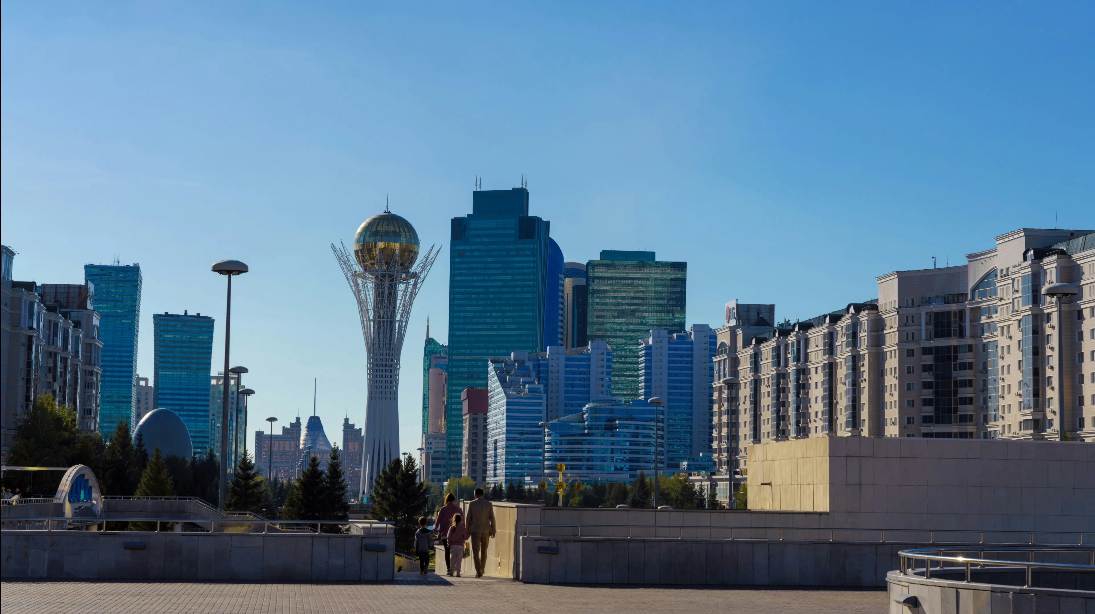 Demand for Kazakhstans inaugural panda bond issue in May exceeded supply by more than double / Photo: Unsplash / Viktor Hesse