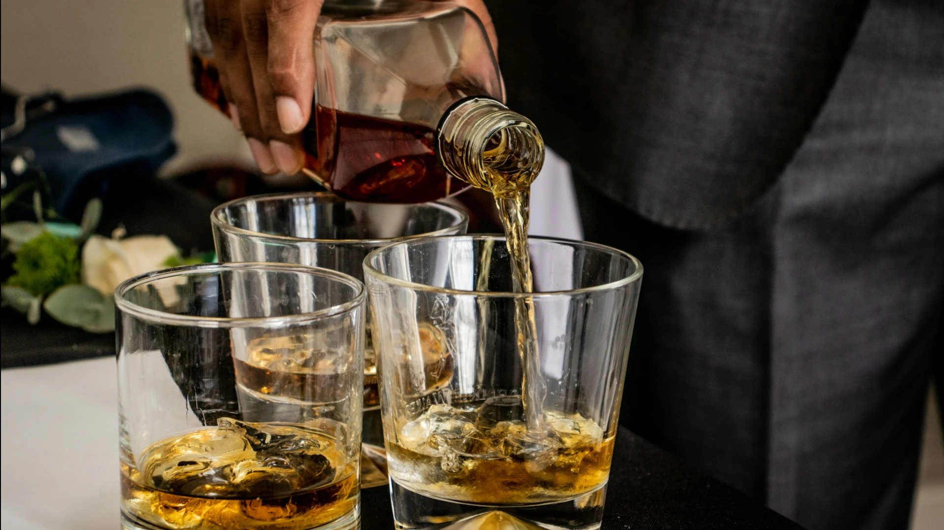 Diageo announced a restructuring program worth approximately $1 billion / Photo: Shutterstock.com / ArDanMe