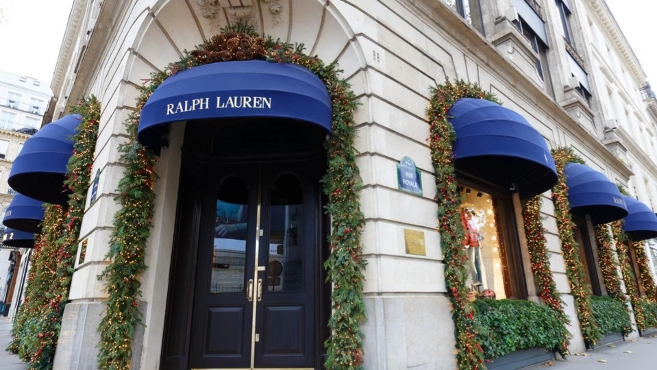 Ralph Lauren shares rose 4% following the release of strong quarterly earnings / Photo: Shutterstock.com / Petr Kovalenkov