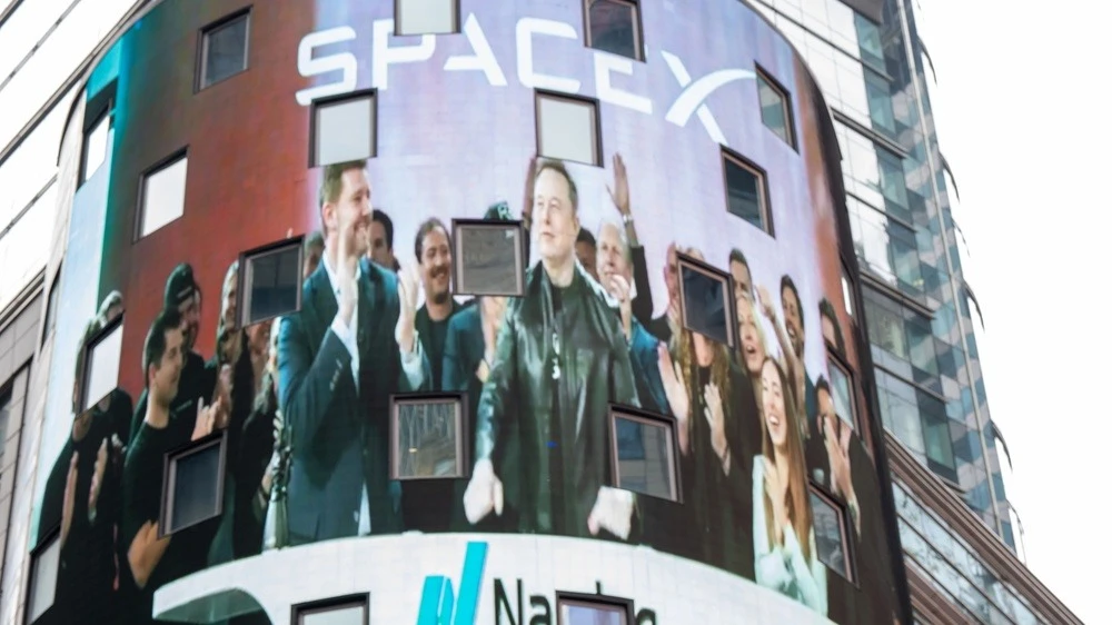 Инвестбанкиры верят в SpaceX, несмотря на просадку бумаг после отчетности. Ron Adar / Shutterstock.com