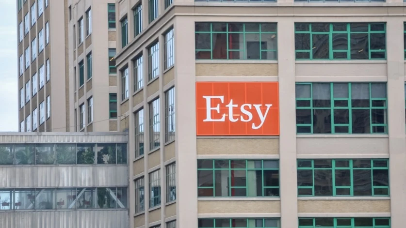 JPMorgan recommends buying shares of Etsy, the handmade goods marketplace / Photo: Lester Balajadia / Shutterstock