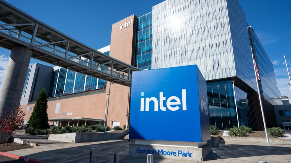 Intel объявил о размещении обыкновенных акций на $15 млрд / Фото: Tada Images / Shutterstock
