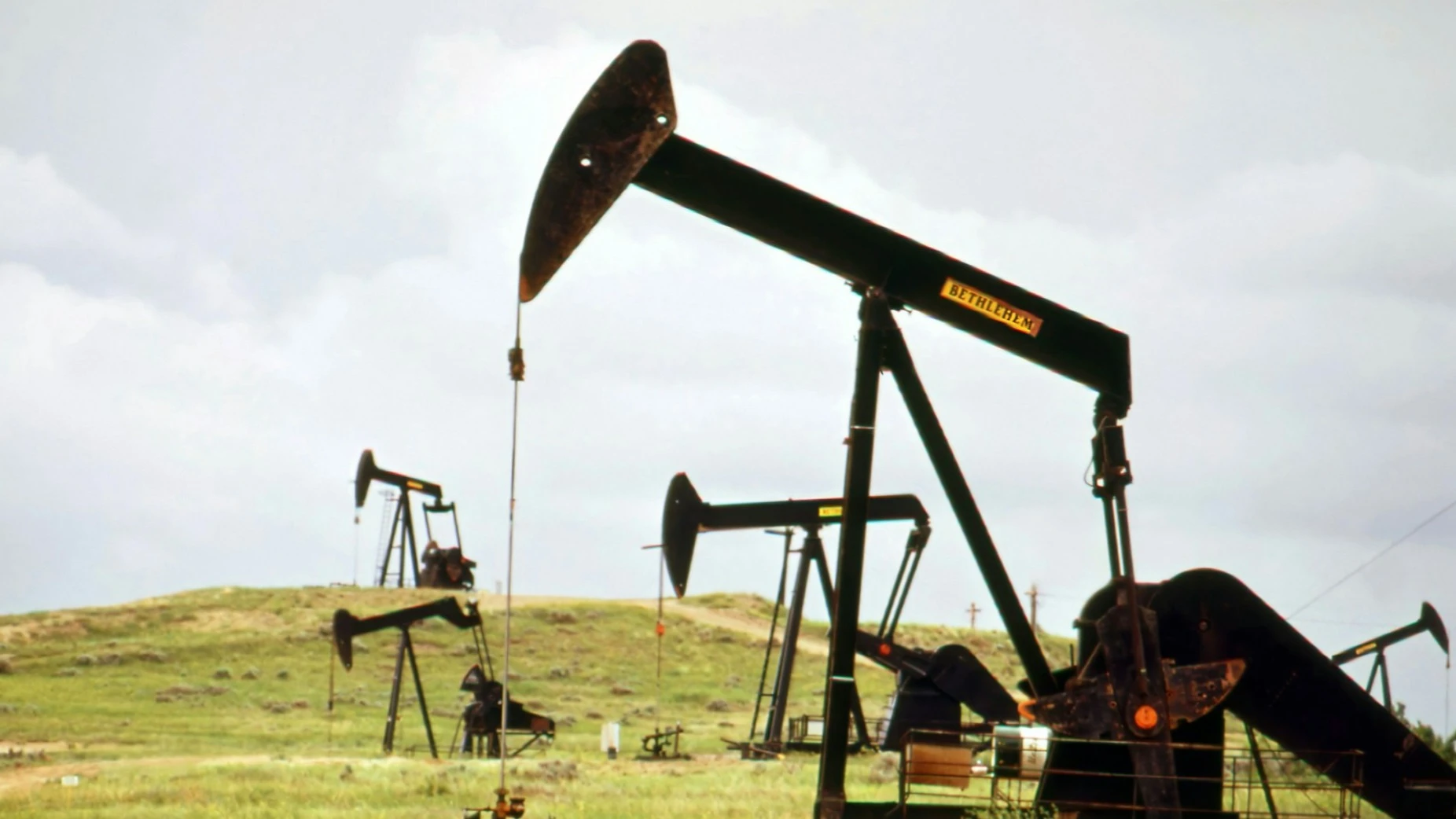 U.S. oil reserves fell to 298,800 barrels / Photo: unsplash.com / Documerica