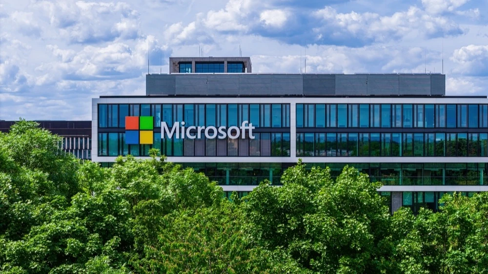 Bernstein Analyst Expects Microsofts Market Capitalization to Grow by 30% / Photo: Framalicious / Shutterstock