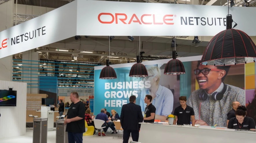 Oracle в этом финансовом году планирует получить около $40 млрд путем привлечения кредитов и продажи акций / Фото: flowgraph / Shutterstock.com