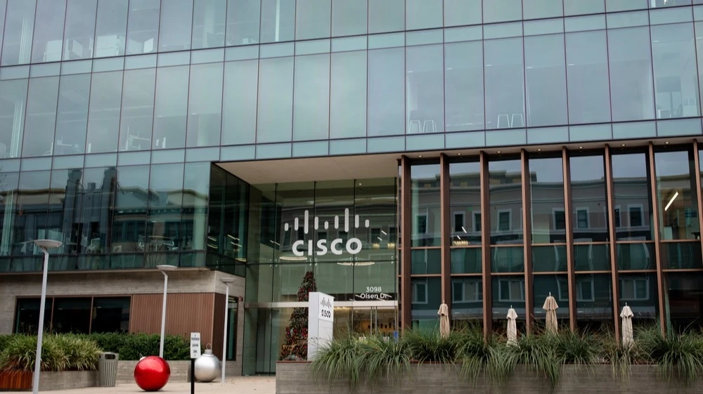 Shares of the American technology company Cisco fell 7% / Photo: bluestork/Shutterstock