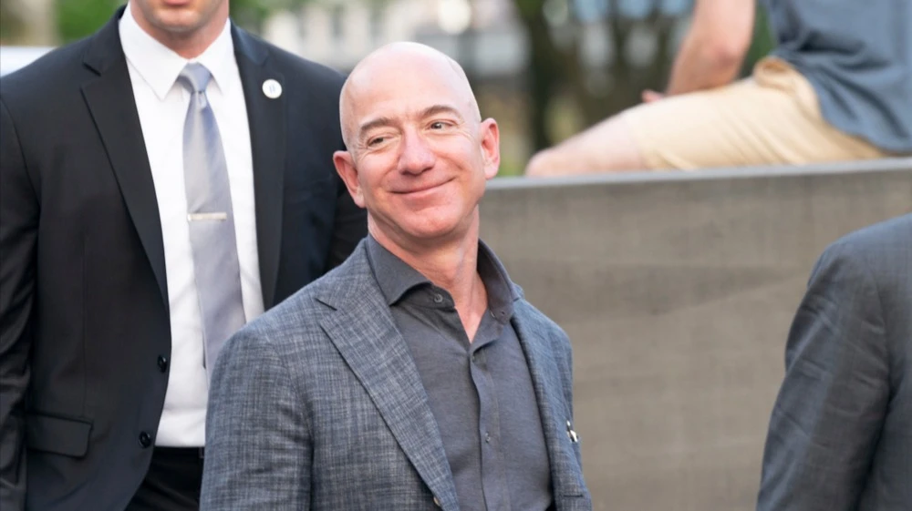 Основатель Amazon Джефф Безос покупает 30% футбольного клуба «Ливерпуль» за $1,8 млрд / Фото: lev radin / Shutterstock.com
