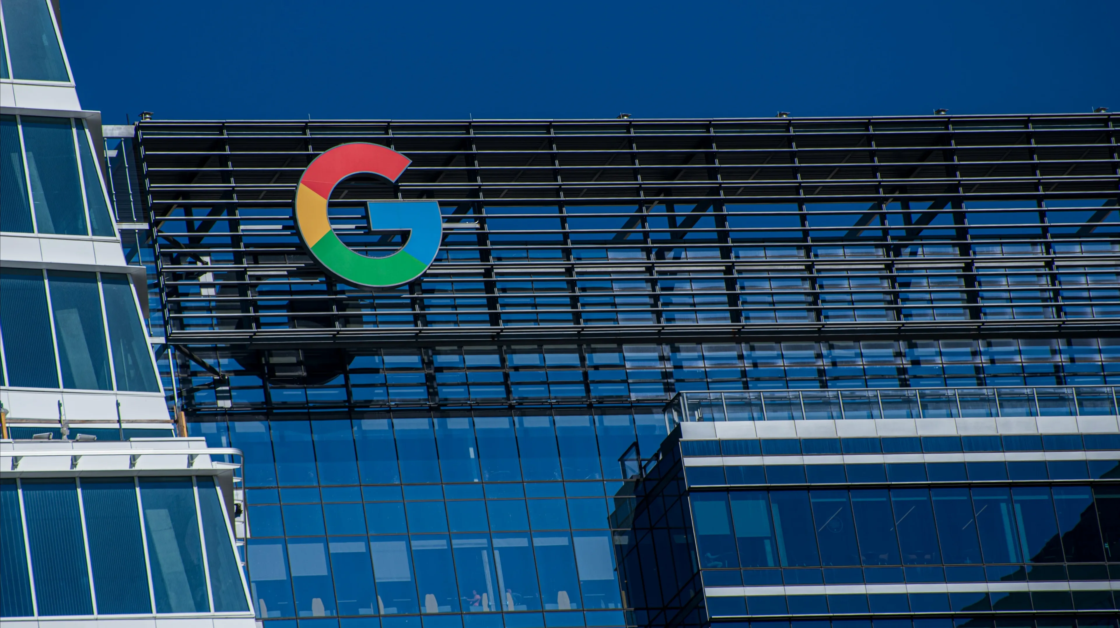 Материнская компания Google вошла в топ-3 крупнейших акций в портфеле Berkshire / Фото: Unsplash / Trac Vu