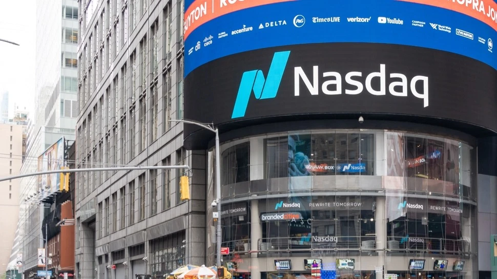 Биржа Nasdaq с декабря готовится расширить время торгов до 23 часов в сутки / Фото: Shutterstock.com / JHVEPhoto