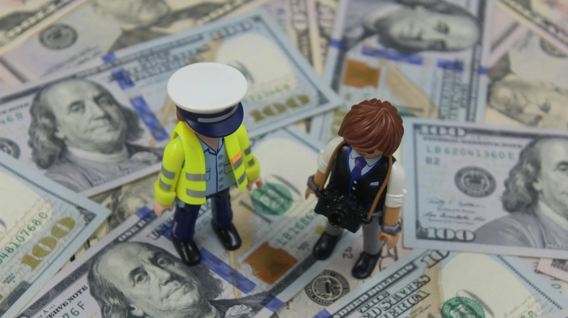 Preventing financial crime is no longer just a matter of tracking suspicious transactions, says Marco Beranzoni. / Photo: Unsplash / Sandra Gabriel