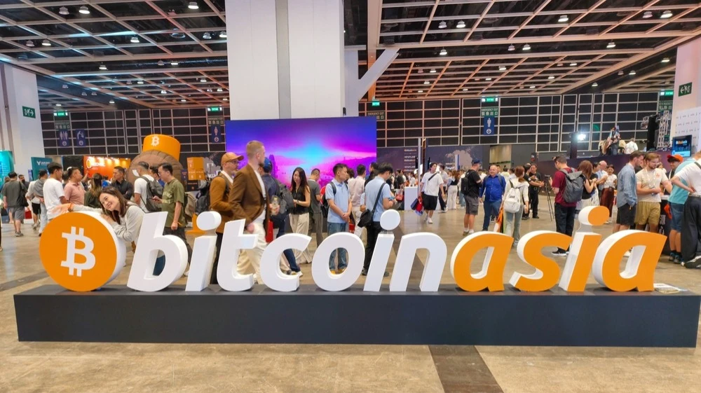 During trading in Asia on August 21, Bitcoin rose above $75,000 for the first time since spring / Photo: Allora Empire Art/Shutterstock.com