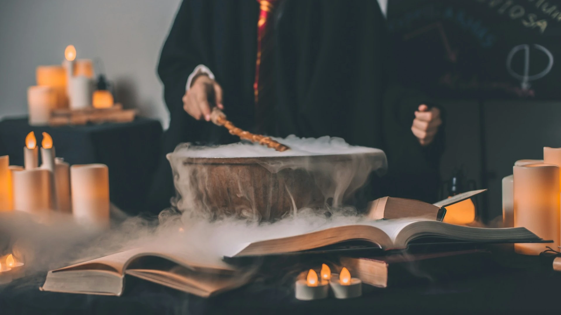 Magical thinking serves as a defense against uncertainty, but it distorts our perception of reality. / Photo: Unsplash / Artem Maltsev