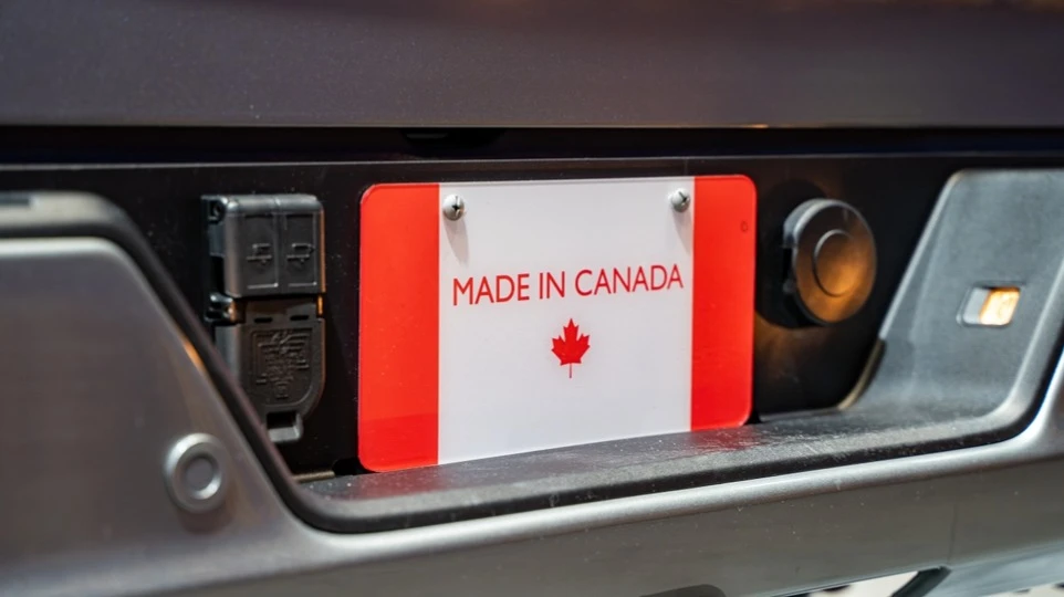 Trump threatened to raise tariffs on Canadian cars, steel, and auto parts starting January 1, 2027 / Photo: Shutterstock.com / Erman Gunes