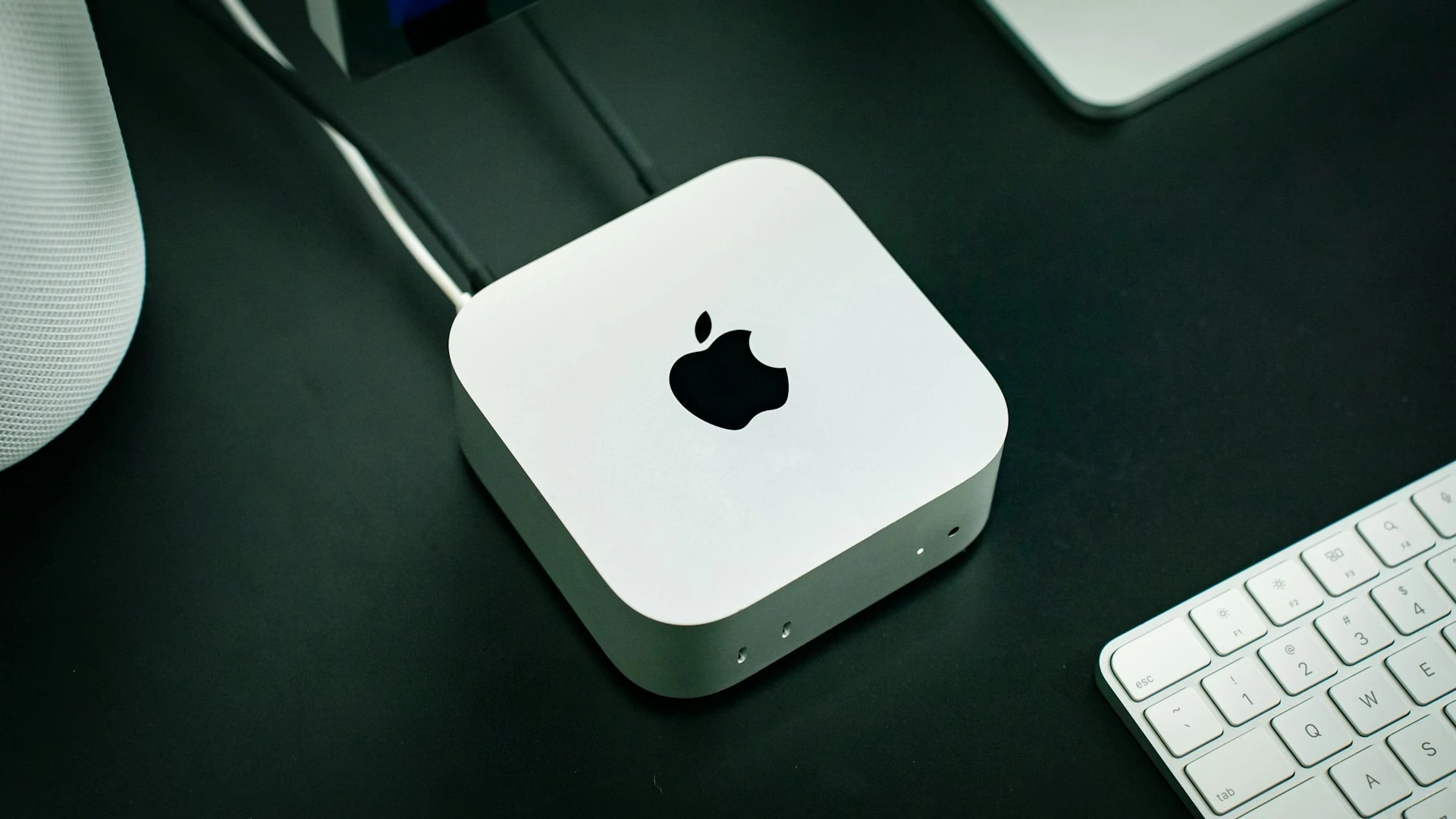 The Mac Mini has become a popular tool for running AI applications locally, but a shortage of memory chips is making it difficult for Apple to maintain a steady supply of the device / Photo: Amanz / unsplash