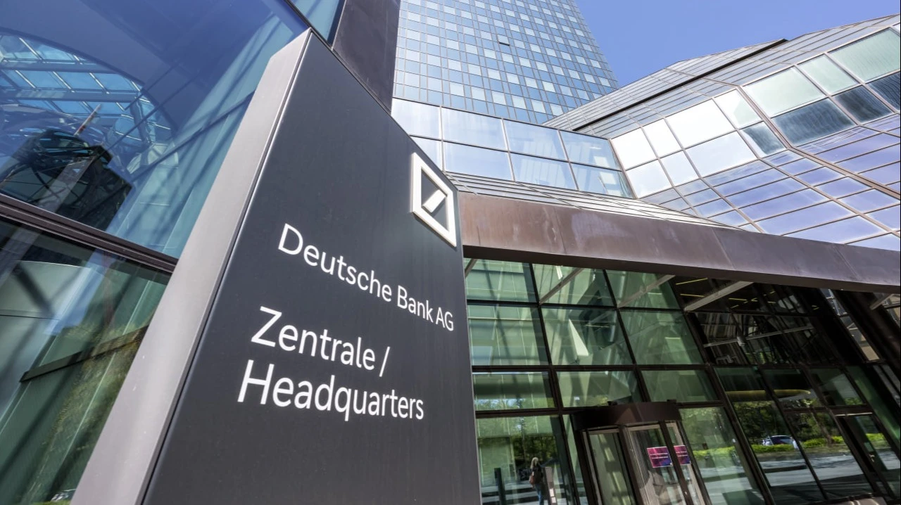 Deutsche Bank сообщил, что при махинациях его бывшего сотрудника пострадали менее 10 клиентских счетов / Фото: Markus Mainka / Shutterstock.com