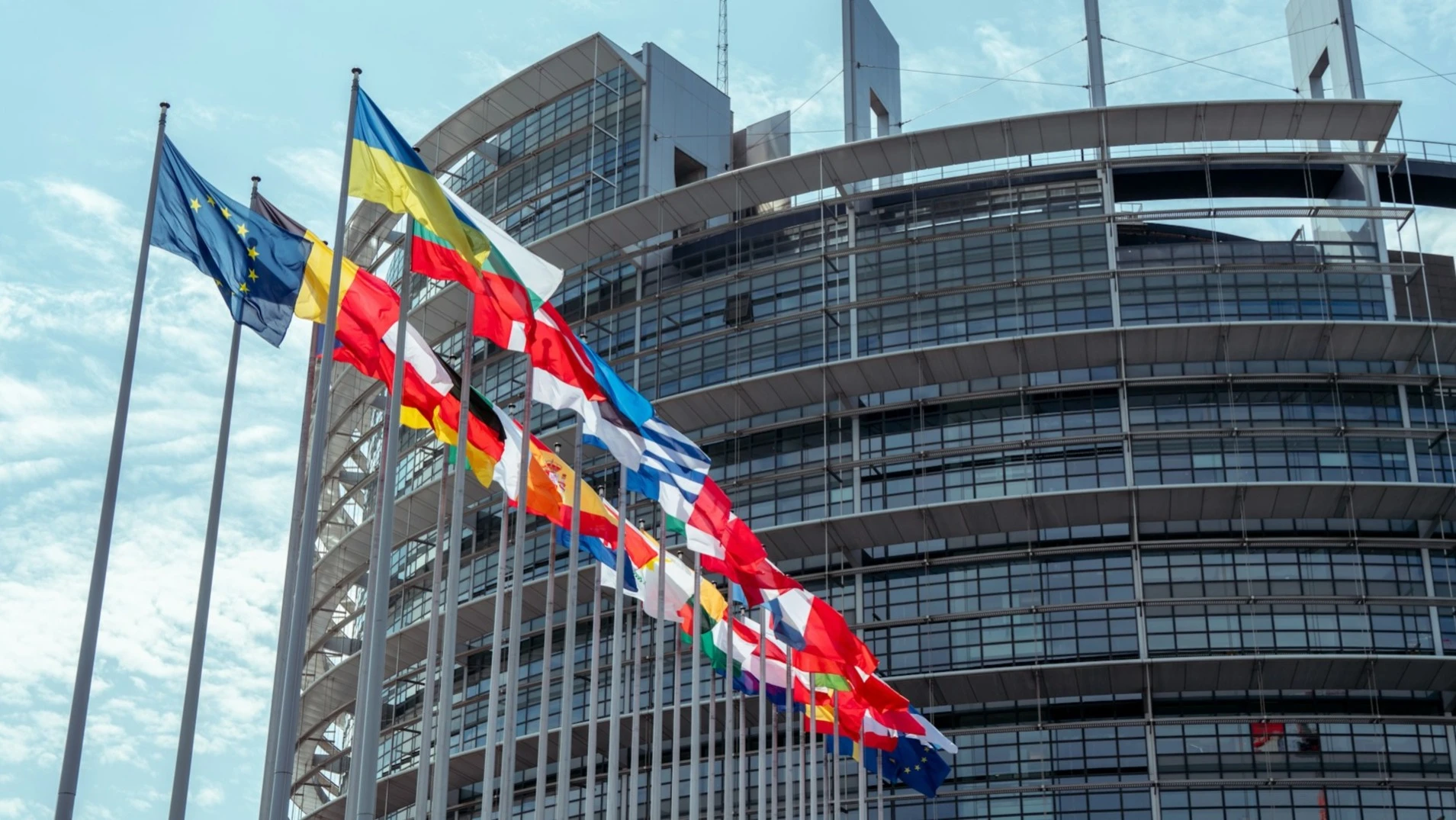 EU countries have resumed discussions on freezing Russian assets to aid Kyiv / Photo: Unsplash/Lukas S