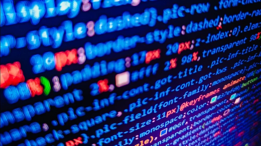 OpenAI, Anthropic и еще более 100 компаний-подписантов открытого письма утверждают, что до массовых кибератак с использованием ИИ могут остаться считанные месяцы / Фото: BEST-BACKGROUNDS / Shutterstock.com