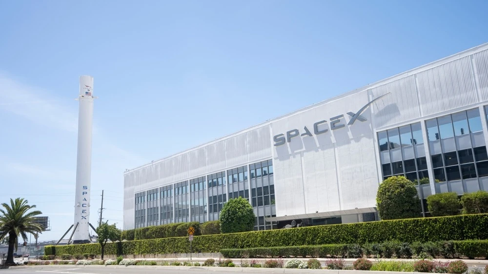 Падение акций аэрокосмической компании SpaceX Илона Маска примерно до цены IPO — «уникальная возможность» их купить, считает аналитик. Фото: Tada Images/Shutterstock