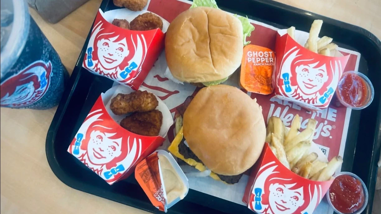 Wendys stock fell after reports emerged that the investment firm Trian Fund Management had decided not to buy the company / Photo: Facebook / Wendys