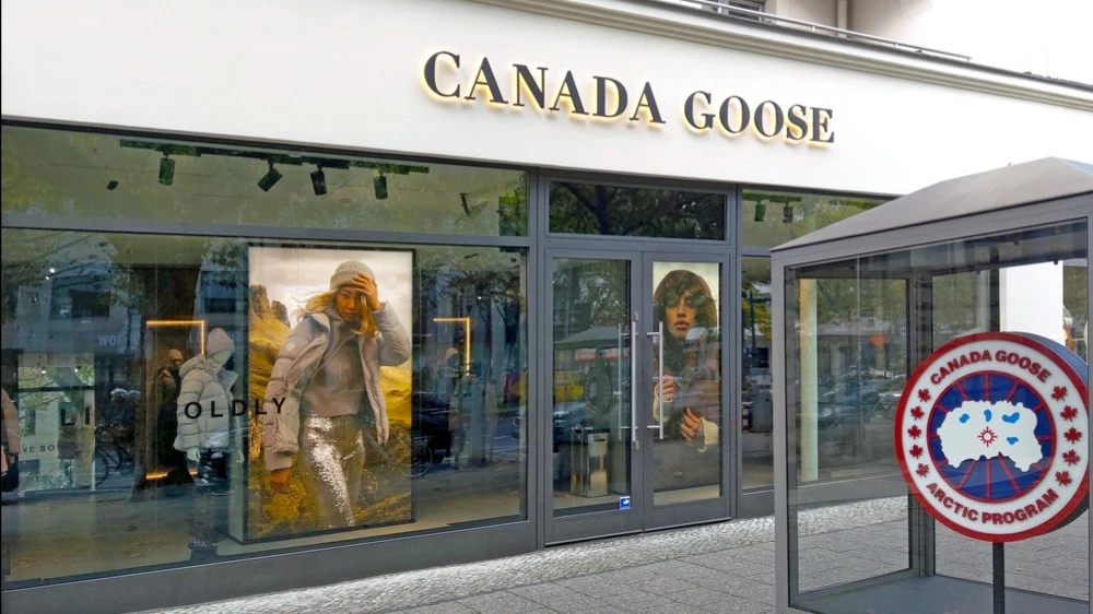 Wells Fargo ухудшил рейтинг акций Canada Goose с «покупать» (overweight) до «продавать» (underweight) - из-за природного явления Эль-Ниньо / Фото: kaskip / Shutterstock.com