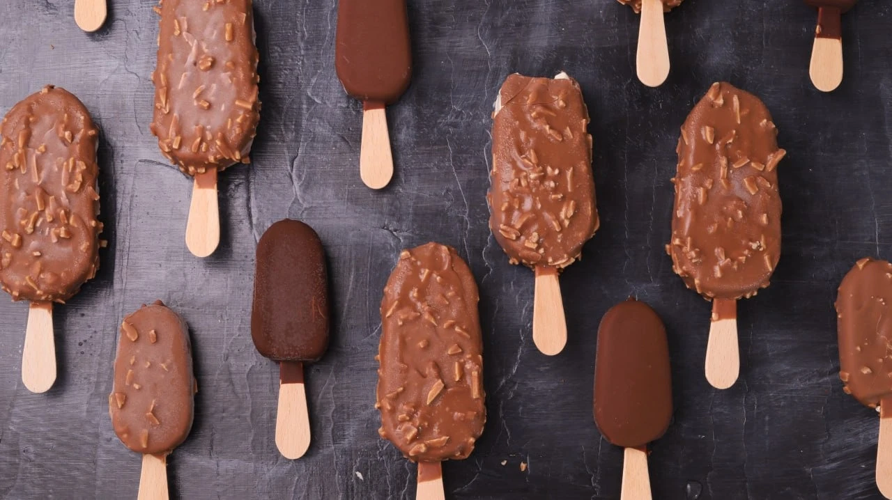 The extreme heat has led to an increase in demand for ice cream, beer, and products from companies that manufacture swimming pools, air conditioners, and sunscreen / Photo: Marijana Hrnja / Shutterstock.com