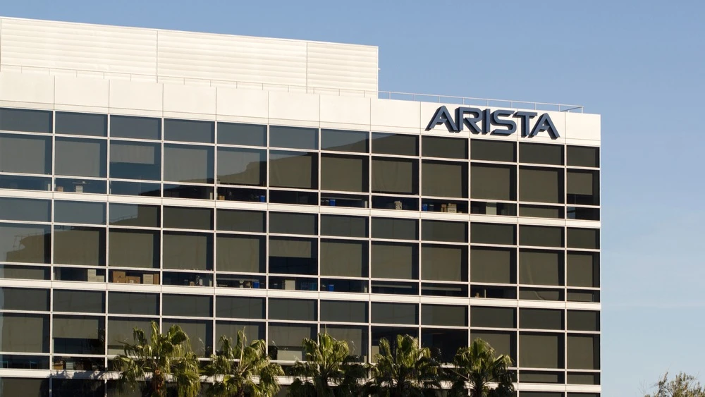 Arista Networks может быть востребована на рынке ПО для корпоративной ИИ-инфраструктуры и суверенного ИИ / Фото: Tada Images / Shutterstock.com