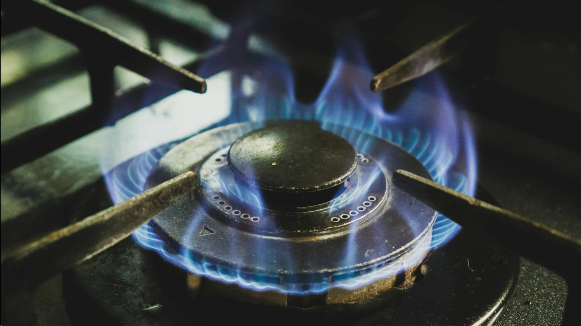 Natural gas futures prices in Europe have jumped 11% since the start of the week / Photo: Unsplash/KWON JUNHO