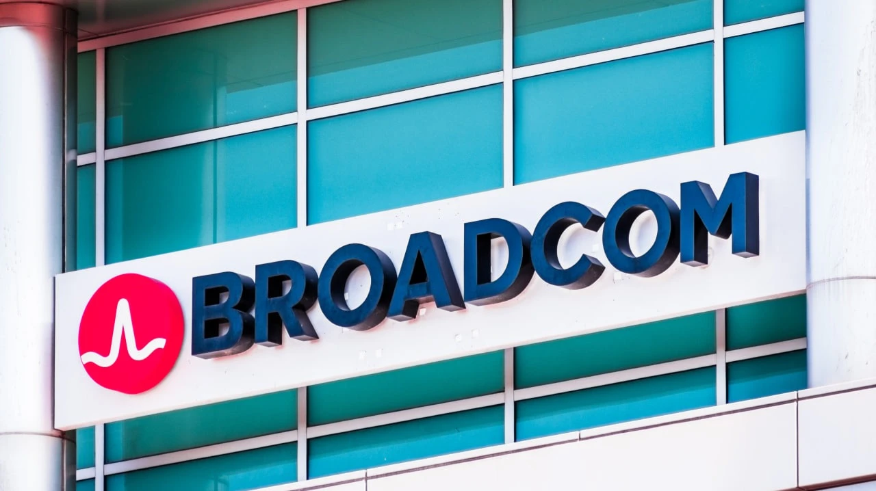 Выручка Broadcom от ИИ выросла втрое — быстрее, чем у Nvidia / Фото: Sundry Photography / Shutterstock.com