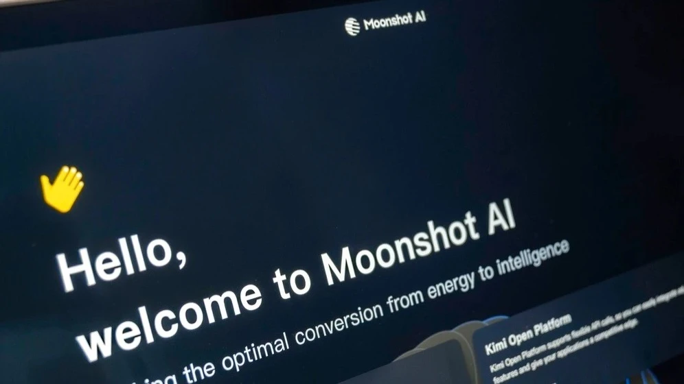 According to Moonshot, its Kimi K3 outperforms all competing models in terms of overall capabilities, with the exception of Anthropic’s Claude Fable 5 and OpenAI’s GPT-5.6 / Photo: agustin.photo / Shutterstock.com