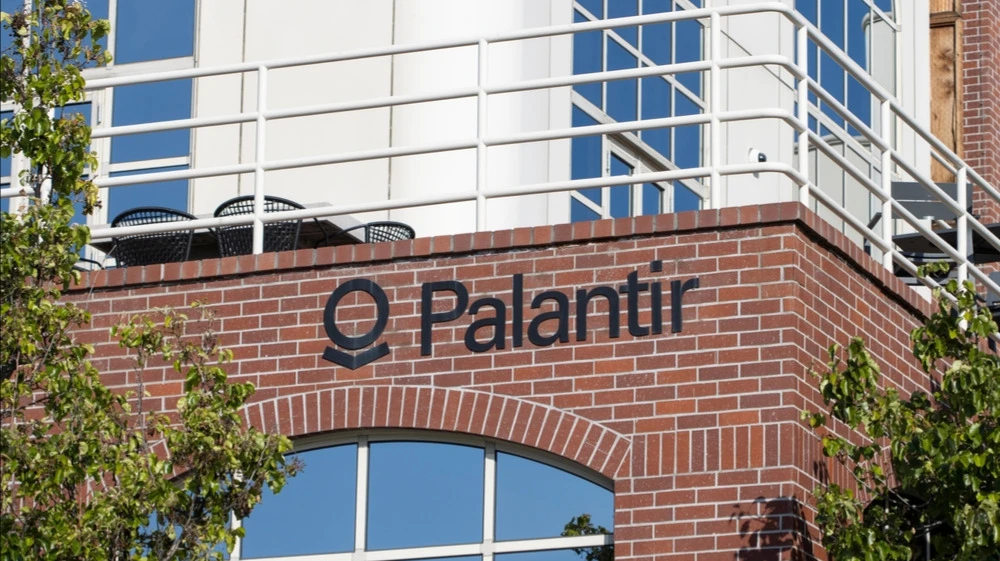 Известный шортист прогнозирует падение капитализации Palantir с $440 млрд  до менее $100 млрд / Фото: Tada Images / Shutterstock.com