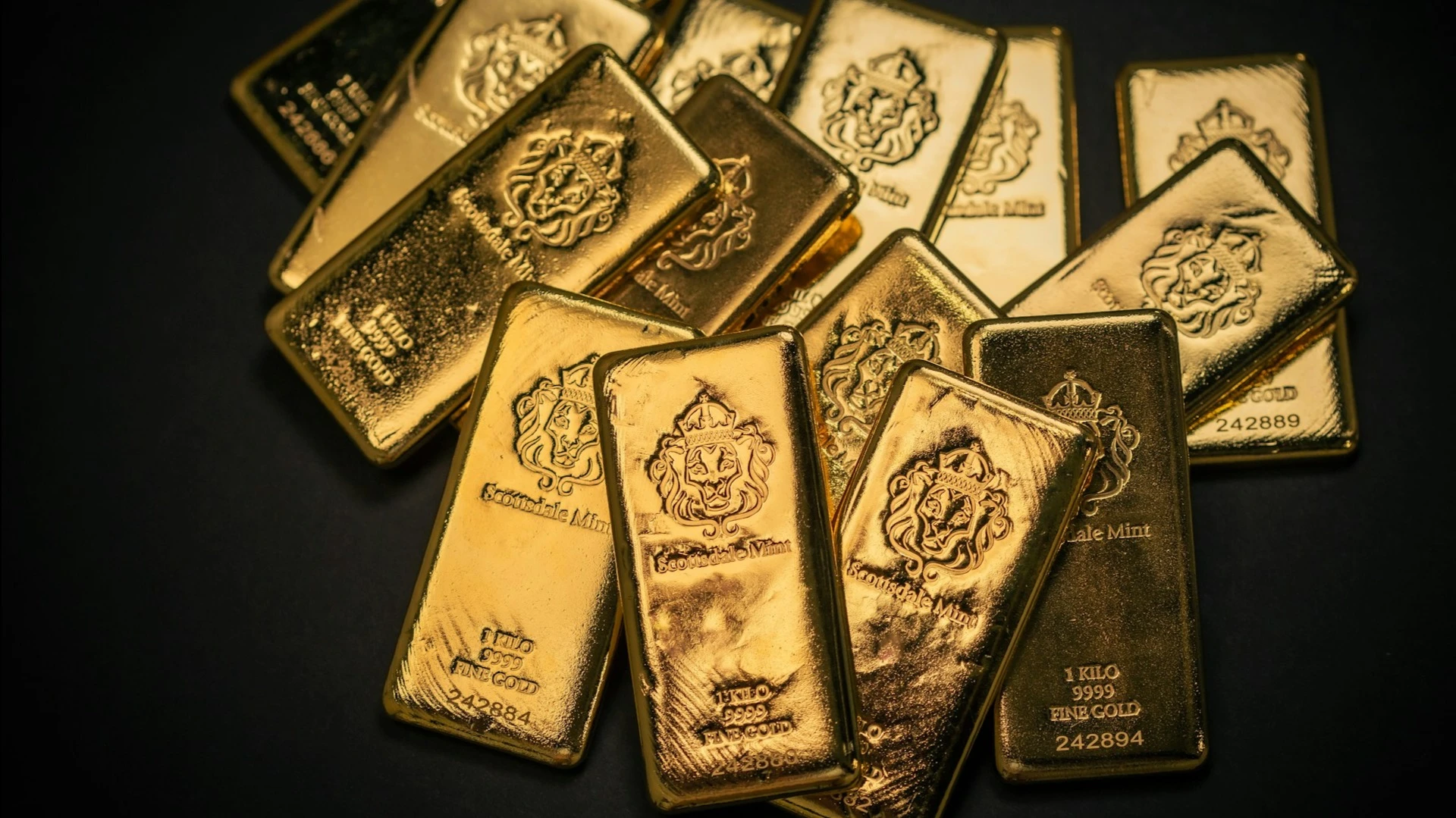 Gold prices rose by about 10% in August / Photo: Unsplash/Scottsdale Mint