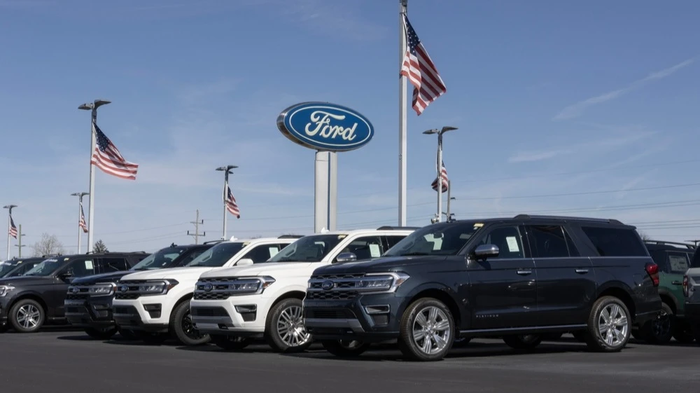 Shares of Ford Motor Company closed down 4.2% at the end of trading on September 8 / Photo: Jonathan Weiss / Shutterstock.com