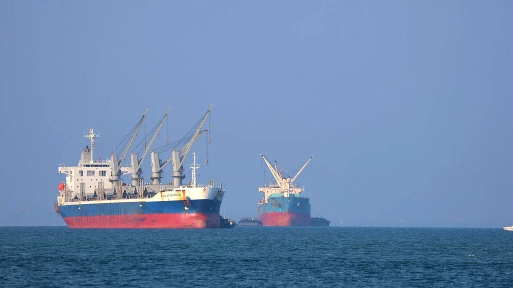 Iran will expand the scope of sanctions against ships passing through the Strait of Hormuz / Photo: somkanae sawatdina/Shutterstock.com