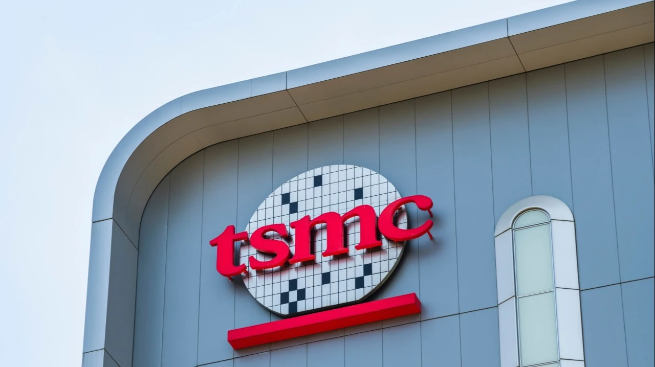 TSMC Cant Keep Up With Demand for AI Chips / Photo: Jack Hong / Shutterstock.com