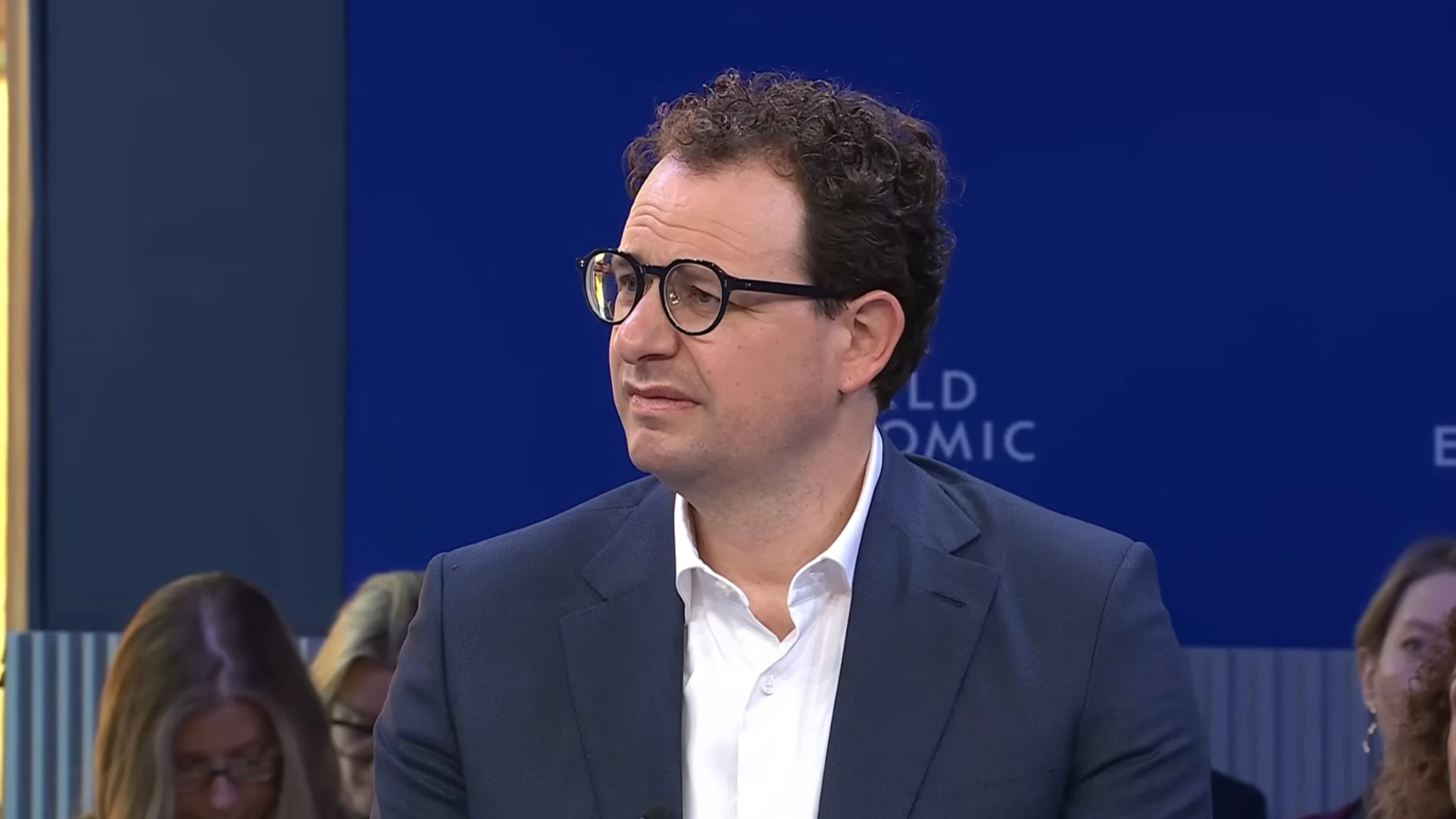 If the pace of AI development isnt slowed down, a swarm of agents could be capable of taking over the entire internet in 6–12 months, warned the head of Anthropic / Photo: youtube.com / wef