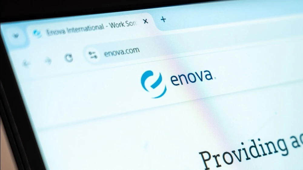 Shares of fintech company Enova fell after it pulled out of a deal with a digital bank / Photo: mariakray / Shutterstock