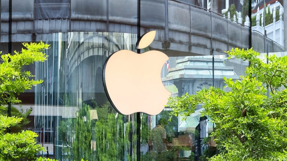 Apple планирует объединится с Nvidia для создания серверного устройства / Фото: Shutterstock.com / onapalmtree