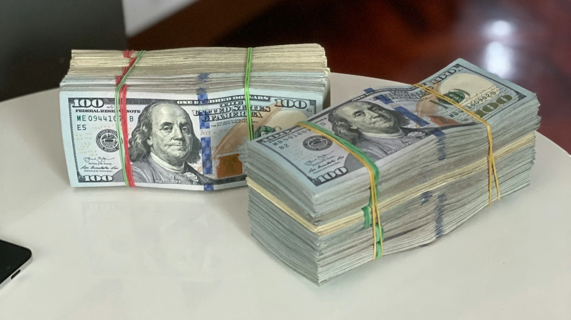Managers of large investment funds are less likely to pursue a strategy that could yield very high returns but has a low probability of success. Photo: Unsplash / Celyn Kang