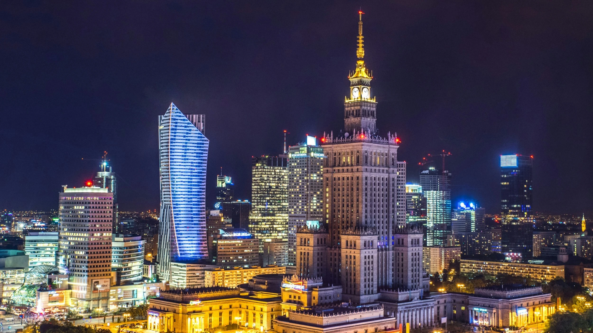 Next year, S&amp;P Dow Jones Indices will reclassify the Polish market as a developed market. Photo: Kamil Gliwiński / Unsplash.com