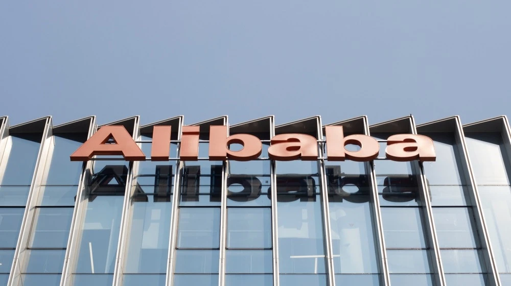 Alibaba представила новый ИИ-ускоритель Zhenwu V900, который компания называет самым мощным в Китае / Фото: Tada Images / Shutterstock.com