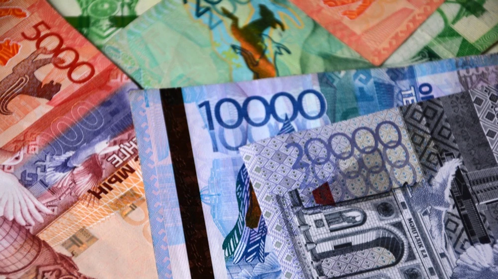 The strong tenge cycle is dragging on: a return to an exchange rate of 500 tenge would already be considered a victory for the dollar. Photo: Shutterstock.com