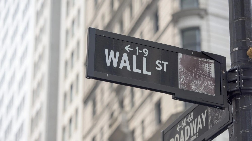 Stock market analysts have put an end to the longest streak of upward revisions to U.S. corporate earnings forecasts in the past five years. Photo: Andrea Izzotti / Shutterstock