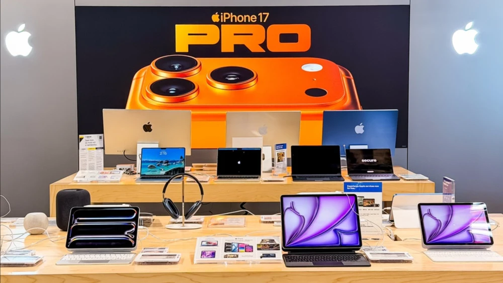 Выручка Apple от продаж iPhone в этом календарном году, вероятно, увеличится на 17%, а сами продажи сократятся на 1,3% / Фото: Iv-olga / Shutterstock.com