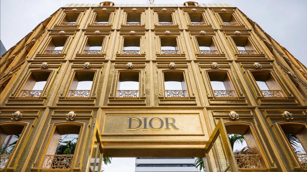 The owner of LVMH plans to buy back Christian Dior shares and delist the company / Photo: MrWinn / Shutterstock.com