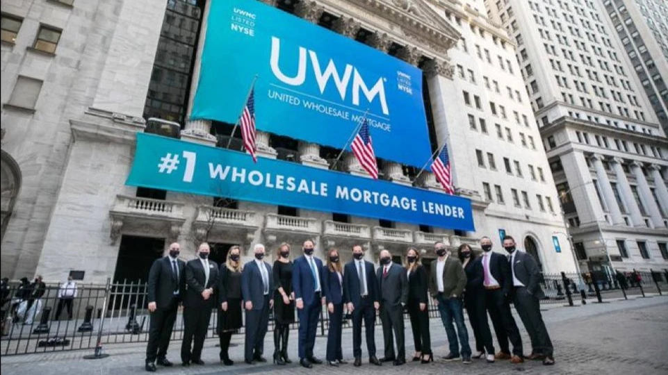 Оптимистичный сценарий Barclays предполагает рост акций UWM Holdings на 380%, но это потребует заметного снижения долга компании и восстановления ипотечного рынка / Фото: X / UWM Holdings