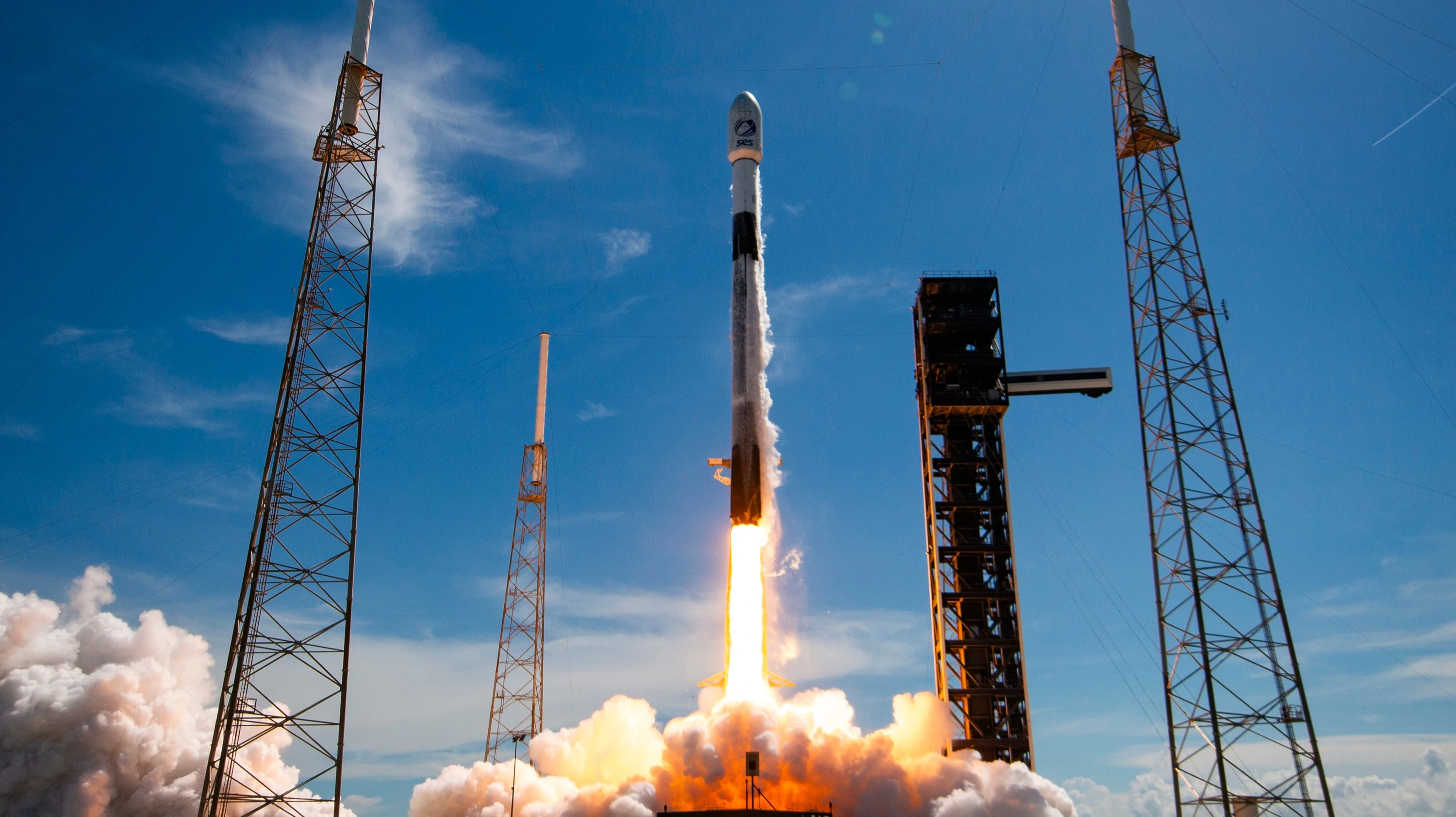 Google отправит ИИ-чипы на околоземную орбиту с помощью ракеты Falcon 9 компании SpaceX / Фото: X/SpaceX
