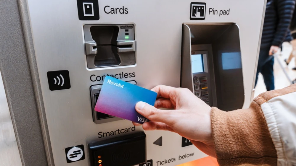 С помощью приобретения местного банка Revolut получает банковскую лицензию в Аргентине / Фото: Jannissimo / Shutterstock.com