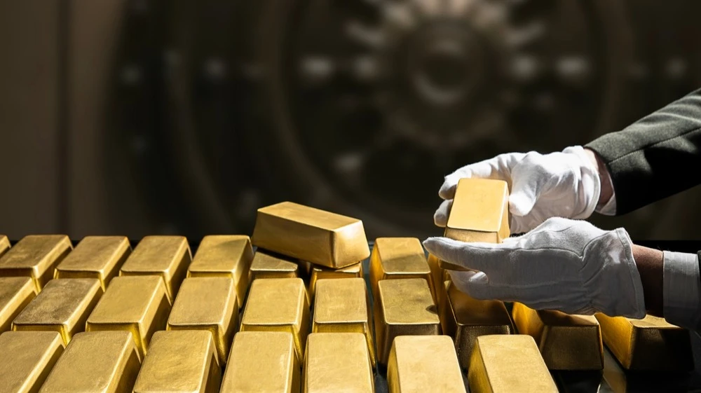The recent decline in gold prices is temporary, according to the co-manager of a hedge fund focused on gold-related assets / Photo: TSViPhoto/Shutterstock