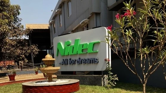 Nidec выросла благодаря доминированию на рынке электромоторов для компьютерных дисков, а затем расширила бизнес за счет автомобильных и промышленных приводов / Фото: X/NidecJP