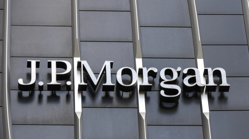 JPMorgan wisely adjusted its position ahead of the summer stock sell-off and is now returning to a bullish outlook / Photo: Tang Yan Song/Shutterstock